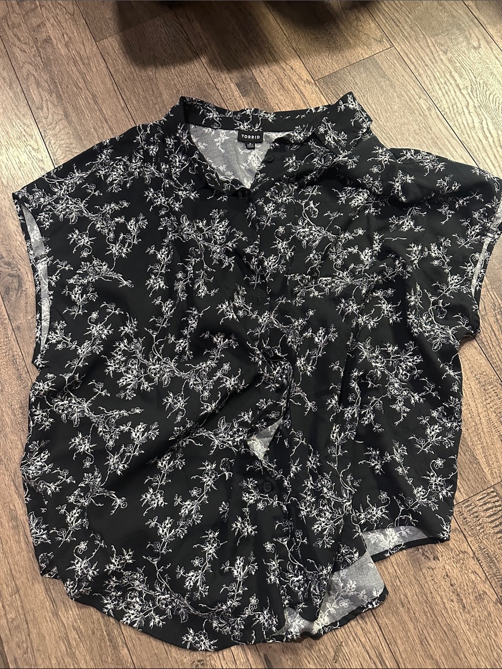 torrid Black White Floral Short-Sleeve Button Blouse